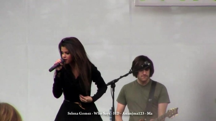 Selena Gomez performs _Who Says_ Live! - HD - South Coast Plaza - Microsoft Store 027