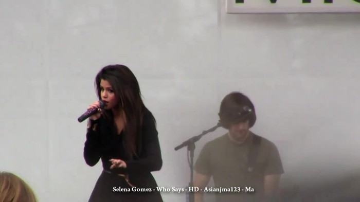 Selena Gomez performs _Who Says_ Live! - HD - South Coast Plaza - Microsoft Store 028