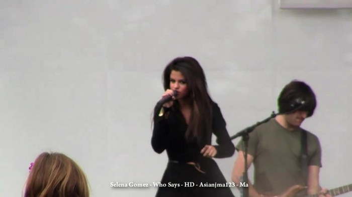 Selena Gomez performs _Who Says_ Live! - HD - South Coast Plaza - Microsoft Store 032