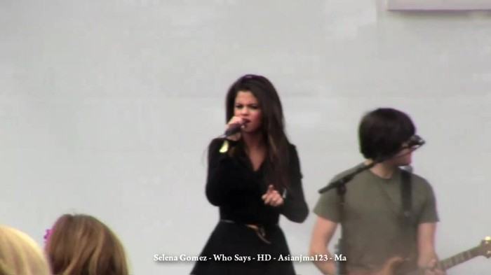 Selena Gomez performs _Who Says_ Live! - HD - South Coast Plaza - Microsoft Store 034