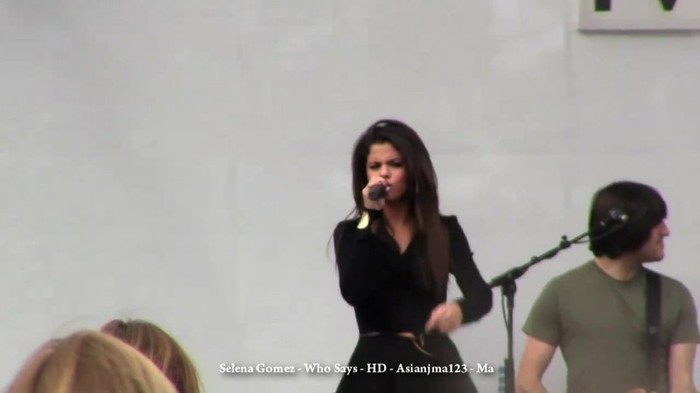 Selena Gomez performs _Who Says_ Live! - HD - South Coast Plaza - Microsoft Store 036