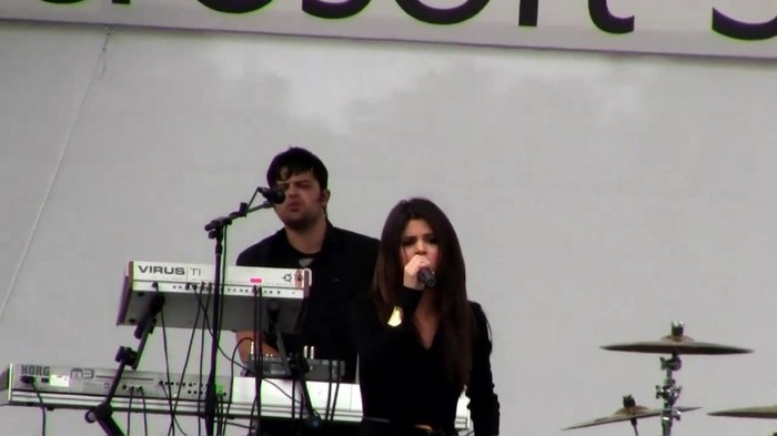 Selena Gomez performs _Who Says_ Live! - HD - South Coast Plaza - Microsoft Store 482