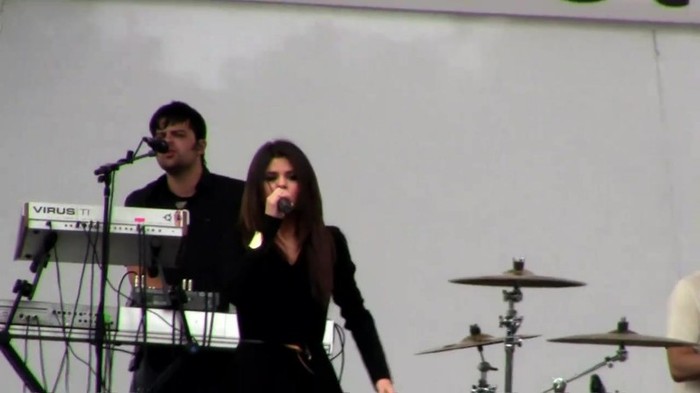Selena Gomez performs _Who Says_ Live! - HD - South Coast Plaza - Microsoft Store 484