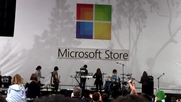 Selena Gomez performs _Who Says_ Live! - HD - South Coast Plaza - Microsoft Store 499 - Selena Gomez performs Who Says Live at South Coast Plaza - Microsoft Store