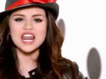 images (5) - Selena Gomez - Cruela de vil