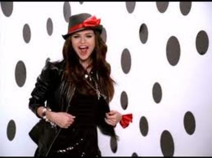 images (13) - Selena Gomez - Cruela de vil