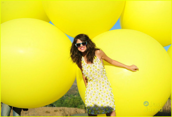 selena-gomez-lights-video-shoot-17