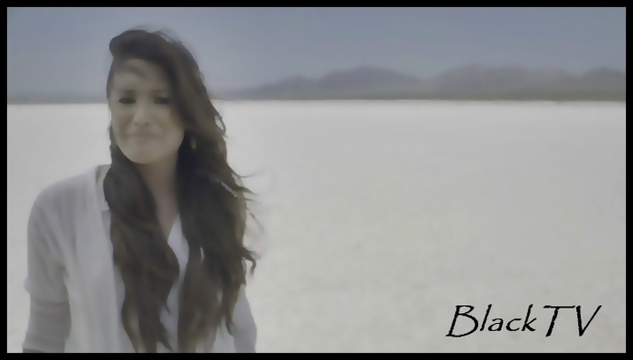 Nu! Mi-a spus in fata! N-ai fost acolo si n-ai de ce sa-i iei apararea! - 3_Muscatura unui Vampir Intoarcerea