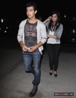 29095580_SORIFJVZO - Demitzu - 10 04 2010 - Heads to the The Arclight in Hollywood to watch a movie