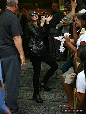 normal_011 - Demitzu - AUGUST 12TH - Arriving At The Hotel In New York City