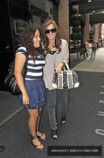 28788180_KVBIOPWJL - Demitzu - AUGUST 18TH - Arriving back at her Hotel in New York City