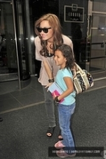 28788181_VIQUZCPRM - Demitzu - AUGUST 18TH - Arriving back at her Hotel in New York City