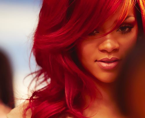 432151_187360228030814_111248975641940_247497_562768353_n - Rihanna