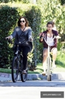 45865662_JHLPVFUYK - Demitzu - AUGUST 25TH - Rides her bike to Mels Diner in Los Angeles CA