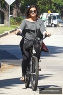 45865665_OLXTDDCYF - Demitzu - AUGUST 25TH - Rides her bike to Mels Diner in Los Angeles CA