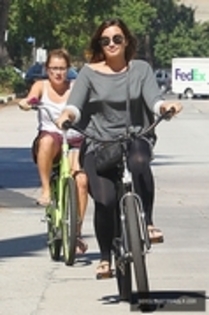 45865667_DVKOYBDES - Demitzu - AUGUST 25TH - Rides her bike to Mels Diner in Los Angeles CA