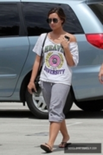 45865684_NRIMDTRRS - Demitzu - AUGUST 26TH - Walks back to her car after visiting her doctor in Burbank CA