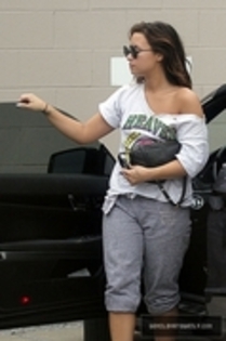 45865686_JAZWQJRNF - Demitzu - AUGUST 26TH - Walks back to her car after visiting her doctor in Burbank CA