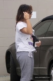 45865687_HWBCKSLXW - Demitzu - AUGUST 26TH - Walks back to her car after visiting her doctor in Burbank CA