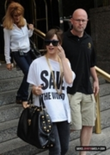 35817092_BPPBSRDZX - Demitzu - AUGUST 29TH - Leaves her hotel in New York