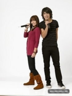 28866669_NOHNKQADW - Demitzu and Joe - Camp Rock 2008 Promoshoot