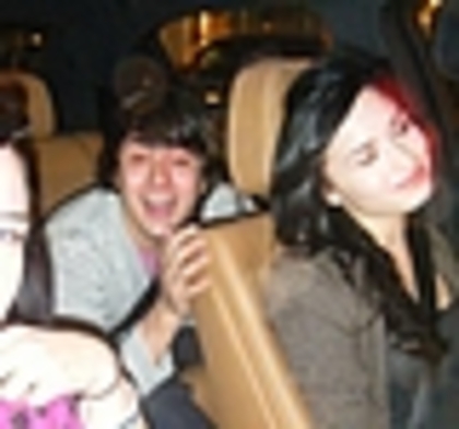 thumb_403