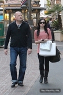 29234255_PGPQZBYHN - Demitzu - FEBRUARY 1ST - Goes shopping at The Grove Shopping Center