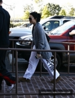 30877189_RCZDTWKHV - Demitzu - FEBRUARY 2ND - Arrives to ANJED Center in Santa Monica CA