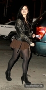 29233907_CUFAJNMJC - Demitzu - FEBRUARY 2ND - Has dinner at Jerrys Deli in Studio City with Miley and Liam