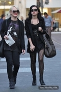 29233518_VBOZHVQFJ - Demitzu - FEBRUARY 16TH - Shopping in Hollywood with a friend