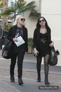 29233548_RXGSUBFSD - Demitzu - FEBRUARY 16TH - Shopping in Hollywood with a friend
