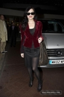 29235416_DYVUHDLFN - Demitzu - JANUARY 27TH - Heads to a photoshoot in Central London