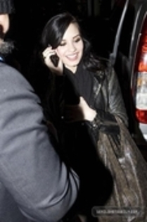 29235155_ELGNAKVQG - Demitzu - JANUARY 28TH - Arrives back at her hotel after making an appearance on T4