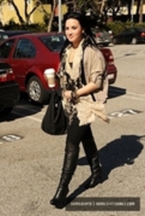 30709780_GXIYHNXBF - Demitzu - JANUARY 28TH - Getting coffee in Santa Monica CA