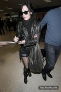 29234830_MAYDDQNKT - Demitzu - JANUARY 29TH - Arrives at LAX Airport