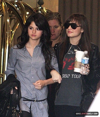 normal_005 - Demitzu - JULY 3RD - With Selena Gomez arriving at a hotel together