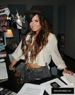 43153404_TBLVGWNVO - Demitzu - JULY 25TH - Visits Y100 Miami Studios