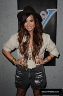 43153418_SDMGKCPVW - Demitzu - JULY 25TH - Visits Y100 Miami Studios