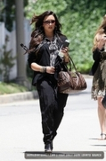 39092612_WVLONWPAV - Demitzu - JUNE 14TH - Leaves her home in Los Angeles CA