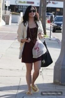 29144926_OQAPPMCMR - Demitzu - MARCH 3RD - Leaving a Nail Salon in Beverly Hills