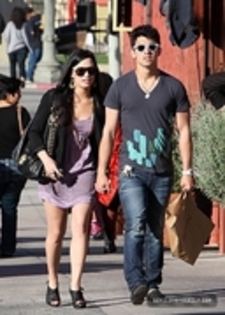 29104459_PZAGOPWLH - Demitzu - MARCH 14TH - Shopping in Los Feliz and then meet up with friends at a park