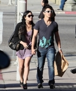 29104463_HQXSQEXVO - Demitzu - MARCH 14TH - Shopping in Los Feliz and then meet up with friends at a park