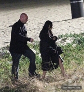 29040213_CTDGINYWH - Demitzu - MAY 6TH - Visiting the set of JONAS LA in Malibu CA