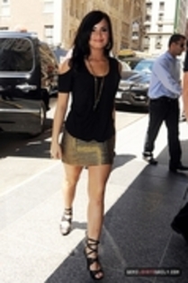 28836940_PPVZKPGQS - Demitzu - MAY 20TH - Heading to a business meeting in New York City