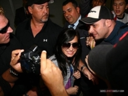 28794317_EPYOMLOVD - Demitzu - MAY 28TH - Arrives at Congonhas Airport - Sao Paulo Brazil