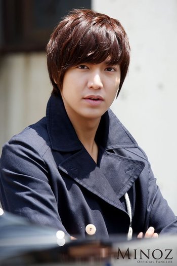249431_223475817677791_113234875368553_821380_5743441_n - Lee Min Ho
