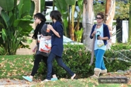 35977707_QGHKPDZNT - Demitzu - NOVEMBER 1ST - Leaving McDonalds with Selena and Dallas
