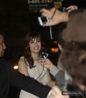 35978606_TIAMTUAPO - Demitzu - NOVEMBER 17TH - Signs autograpghs as she leaves the Twilight Premiere