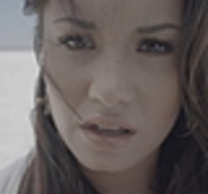 thumb_DLDCOM_0044 - Demilush - Unbroken 2011  Music Videos  Skyscraper  Screencaptures