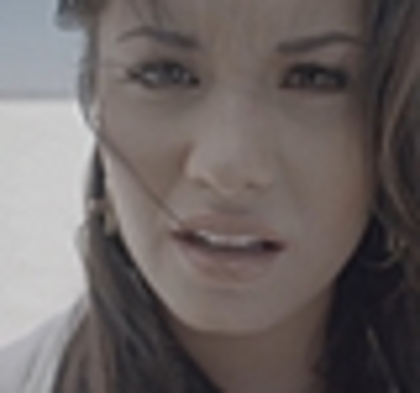 thumb_DLDCOM_0073 - Demilush - Unbroken 2011  Music Videos  Skyscraper  Screencaptures